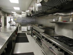 Tư vấn lựa chọn và bảo quản các thiết bị inox trong các bếp công nghiệp